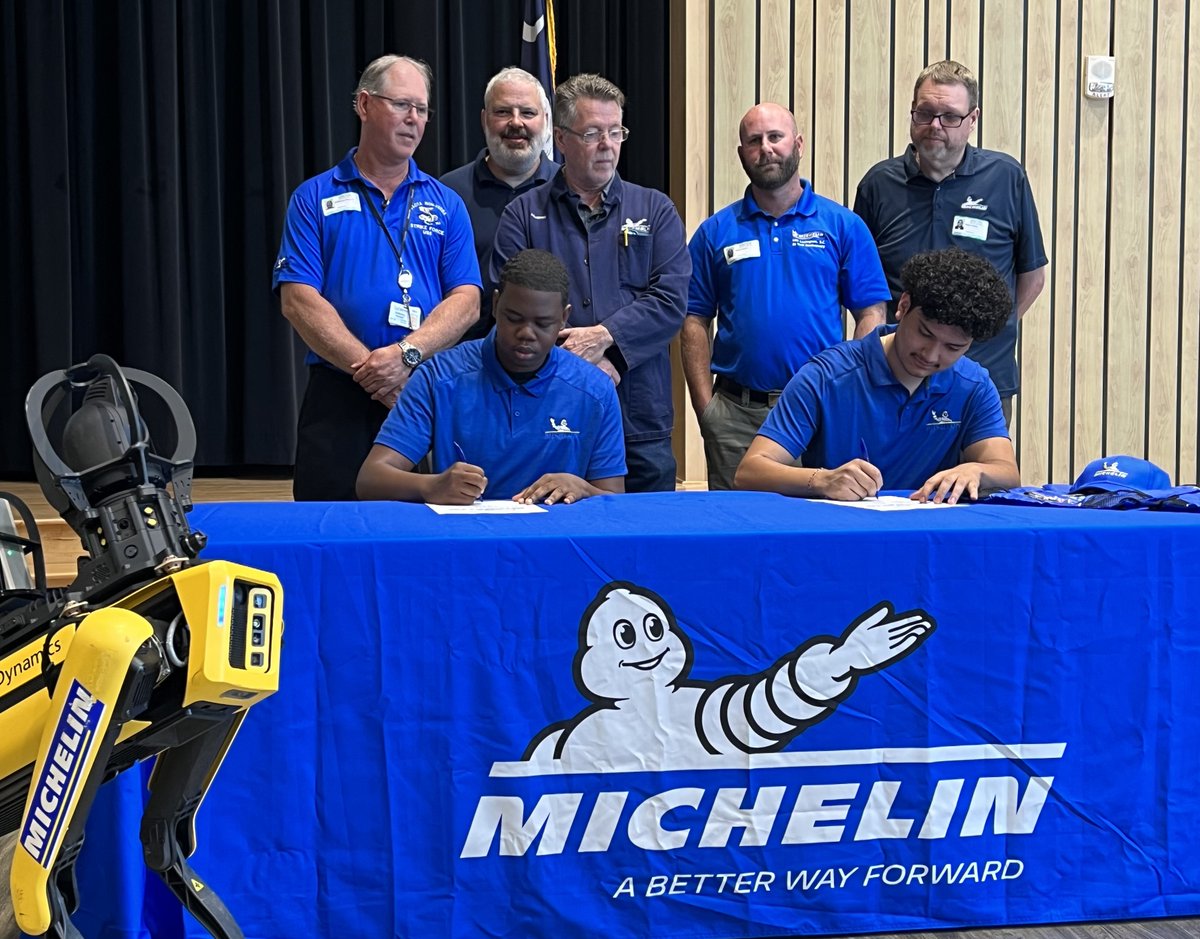 LexingtonTwo's tweet photo. It was signing day for some of our @L2IC_CATE students, who committed to jobs with their future employers, including @Michelin, @ZeusTubing, and others. Read more here: https://t.co/BTa2TKSl44 @BrendaHafner @CountyLex @CWCChamber #CTEinSC #CollegeAndCareerReady #WeAreLex2 https://t.co/bWmwqeAIqW
