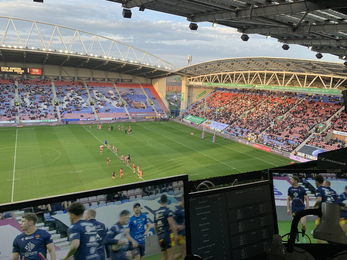 Looking forward to @WiganWarriorsRL v @DragonsOfficiel in @SuperLeague live @SkySportsRL now. Who will bounce back from disappointment last week? Wigan make one change. Dragons four, including at half back. Who are you going for?