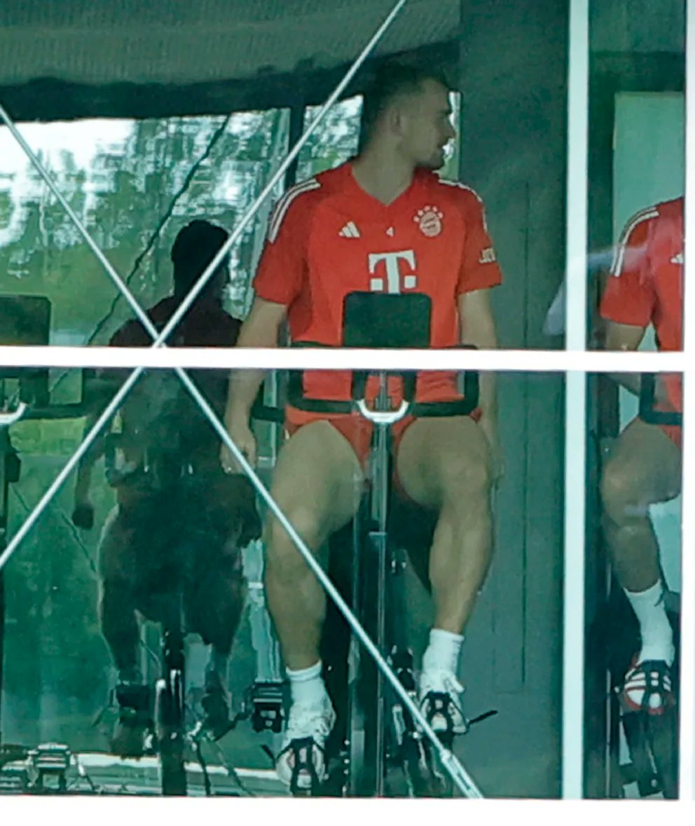 Am Donnerstagvormittag nahm Matthijs de Ligt erneut nicht am Mannschaftstraining teil, wie bereits am Mittwoch. Vor Beginn der Einheit absolvierte er jedoch im Trainingszentrum Übungen auf dem Ergometer und weitere Übungen.