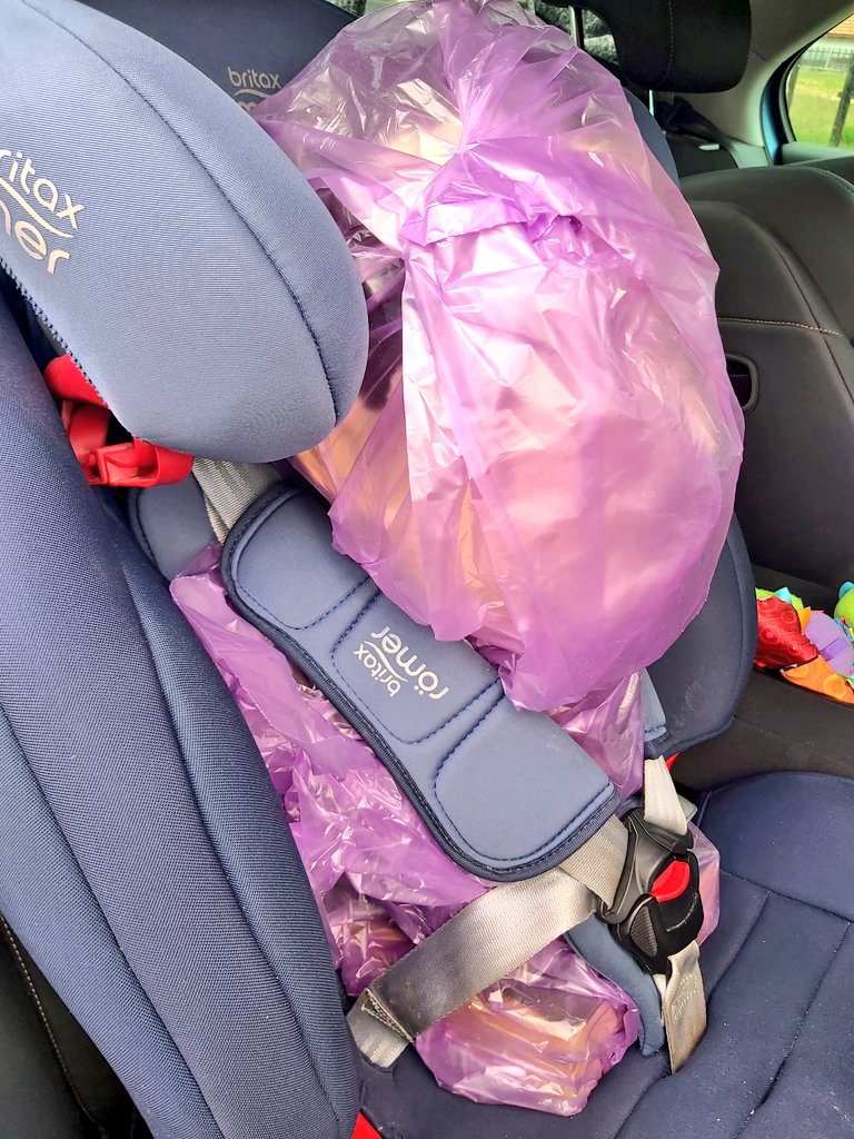 Riding with Klement. Tímto děkuji firmě Britax Römer, kterou já osobně považuji za světovou špičku ve výrobě autosedaček pro převoz sádrových bust.