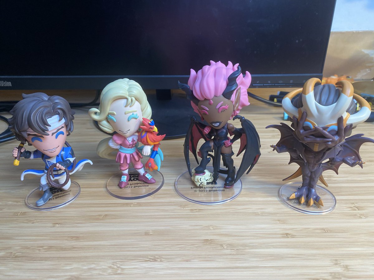 NightFeathers_'s tweet photo. At last, I got them, my first ever Youtooz figures. You guys have no idea what I got through to get them… just kidding, they were shipped at my boyfriend’s place and I finally got them
Thanks to @youtooz for letting me win the giveaway 
#CastlevaniaNetflix https://t.co/RLqfuYh4dX