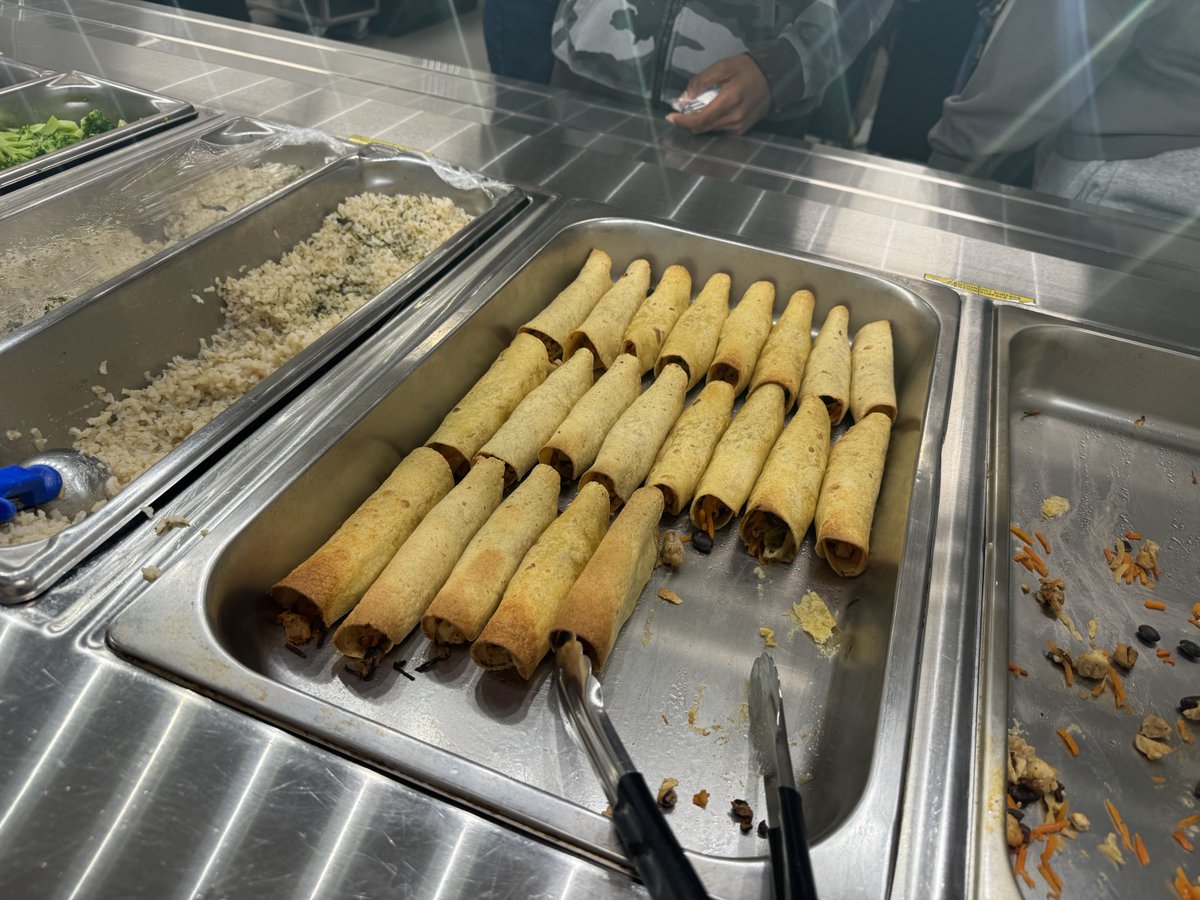 🏆 It's an award-winning lunch for #WeAreDPS students 🏆 Students across the district were treated to Northern High School Culinary Arts students' NC Junior Chef Championship dish of chicken taquitos with cilantro lime rice and sweet potato fries today. 😋