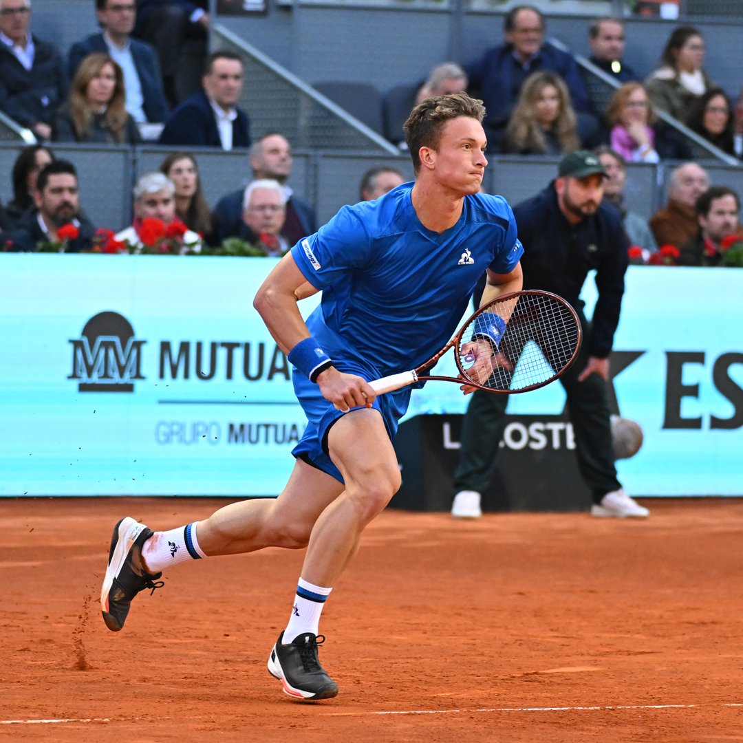 A Semis ⚔️ @jirilehecka venció por 6-4 y retiro a Medvedev @MutuaMadridOpen | #MMOPEN