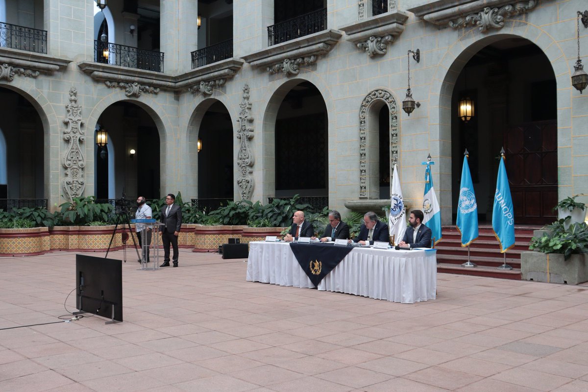 La firma del convenio entre el @MinSaludGuate y @UNOPS es una acción concreta para transparentar el sistema de salud público.🏛🤝🏥

Este acuerdo es clave para prevenir la corrupción, asegurando procesos más claros en la adquisición de medicinas e insumos.
