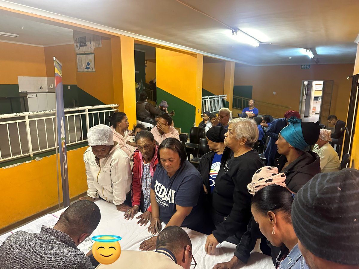 What an electrifying turnout at the @WesternCapeDA Branch Meeting in Beacon Valley, Mitchell’s Plain tonight! Delighted to welcome even more members eager to join us in keeping the Western Cape DA 💃🏻🕺🏾💃🏻🕺🏾🕺🏾