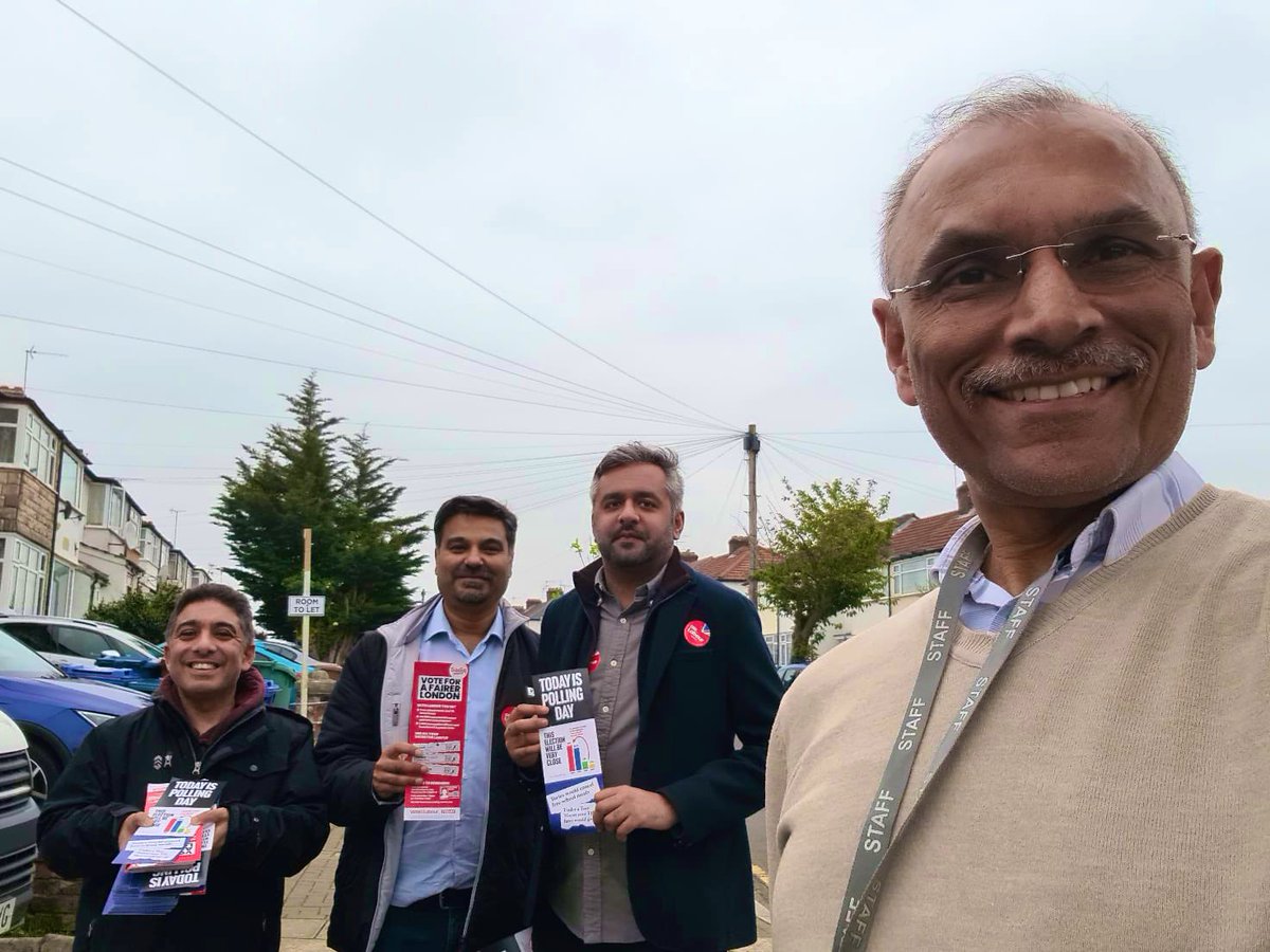 Harrow East is still working late into the evening reminding people to vote for @SadiqKhan @KrupeshHirani & @LondonLabour. For Britain’s and London’s future, Vote Labour🌹🇬🇧