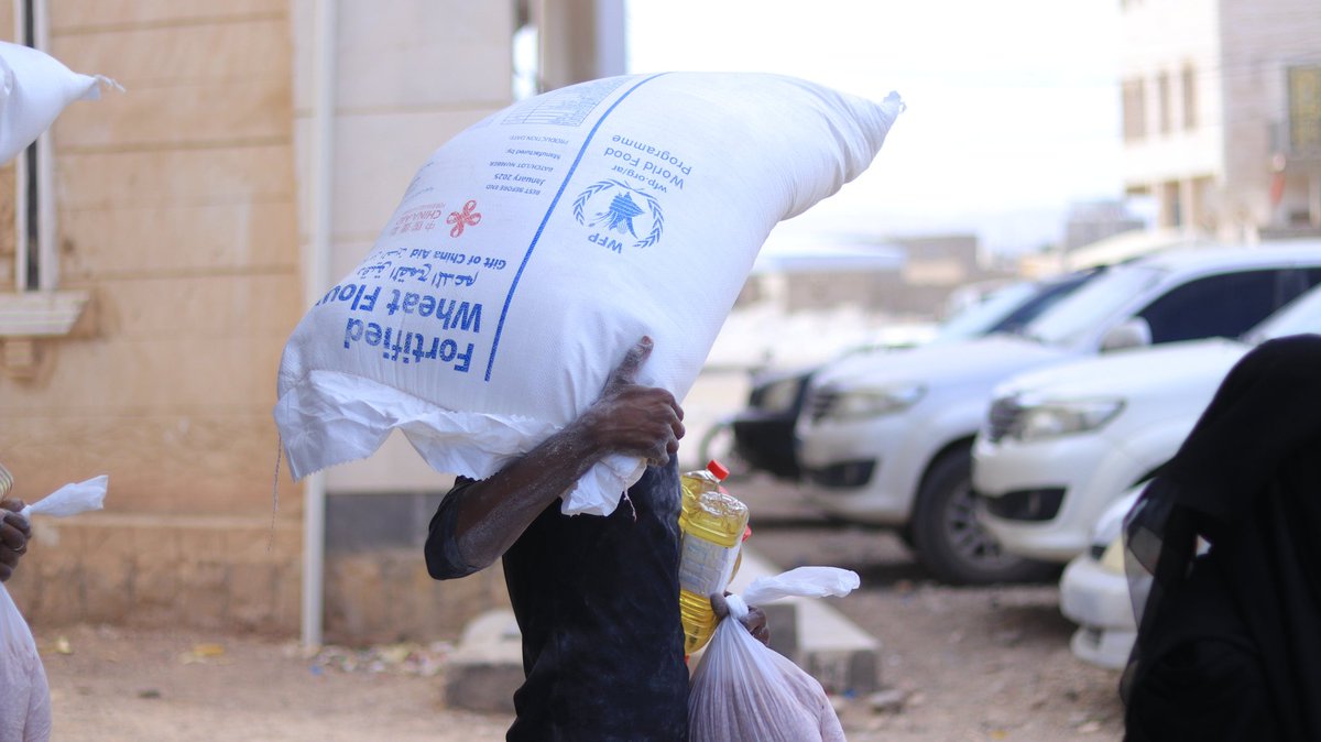 أعلن برنامج الغذاء العالمي ( #WFP) عن تقديم مساعدات غذائية لأكثر من 150 ألف شخص من الفئات الأشد احتياجاً في #اليمن خلال أبريل الماضي، بتمويل صيني. yemenfuture.net/news/22413