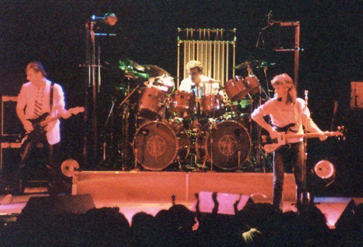 On May 3, 1983, Rush played with Vandenberg at the Ahoy Sportpaleis in Rotterdam, South Holland, The Netherlands 🇳🇱 for the Signals tour.

You can view photos of this show courtesy of @cygnusx1net here cygnus-x1.net/links/rush/con…