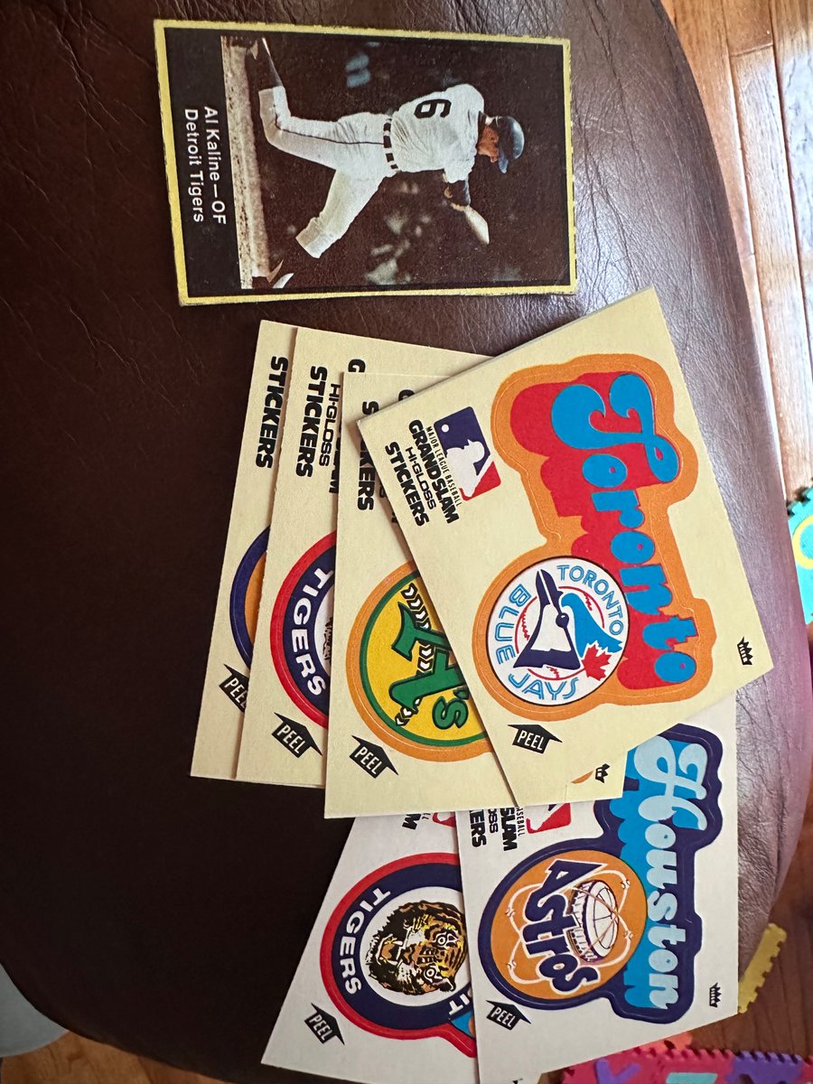 Derby Week in Louisville, took a couple of days off work and stopped by a LCS, digging through an oddball box found some Fleer Team variations and this little gem popped out - 1969 Al Kaline Nabisco Team Flakes!