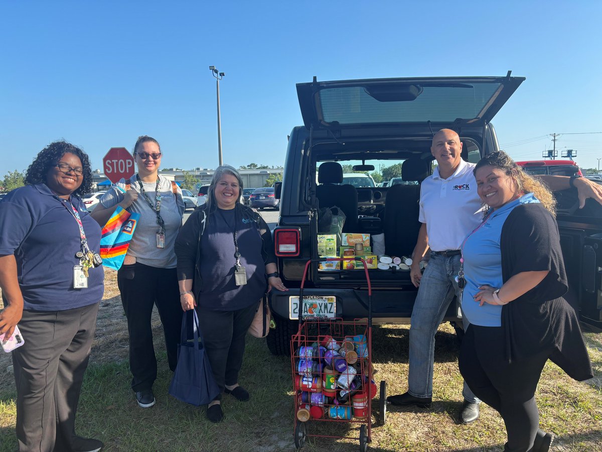 MarionExtDay's tweet image. Special thank you to the families and employees of MAP throughout Marion County.
 
We were able to collect:
858 non-perishable food items
181 pairs of socks
49 hair conditioners
29 body lotions
20 body washes
33 misc. hygiene items
A total of 1,170 items were donated to The Rock.