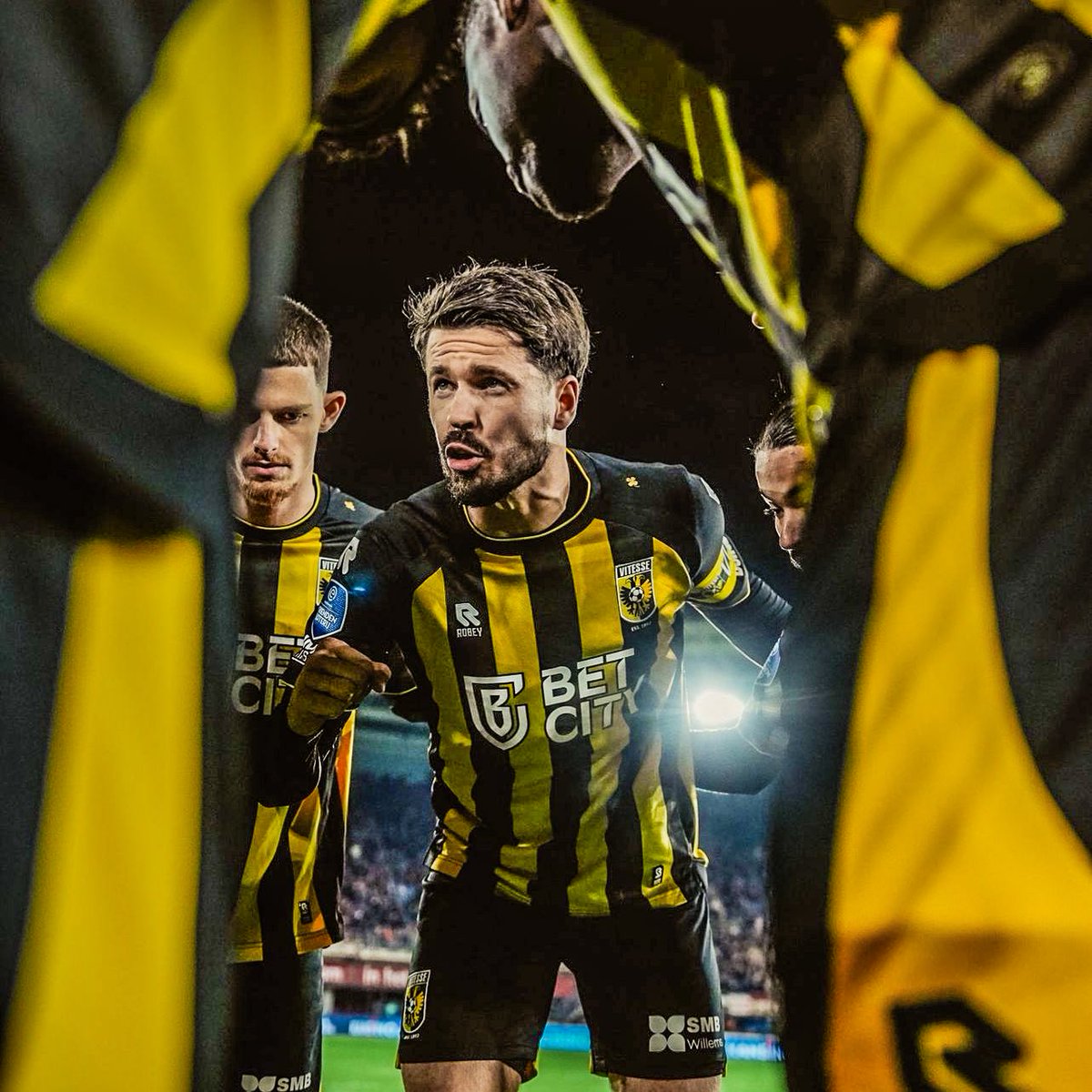 🚨🇳🇱 𝐁𝐑𝐄𝐀𝐊𝐈𝐍𝐆 | Eredivise club Vitesse are in serious risk of losing their professional licence. 😳

Had 18 points deducted recently, now club are asking fans to donate. 

Even former Vitesse players have donated to help situation. €500k raised already.