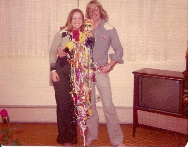 Here’s an oldie from 1974. Me & my soon-to-be hubby, John on Sadie Hawkins Day. Those were fun days. 🥰#TBThursday #tbt #Tbt