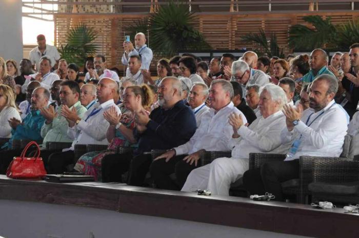 Este jueves inauguramos la 42da. Feria Internacional de Turismo #FITCuba2024, el evento más importante de este sector en nuestro país; oportunidad propicia para trazar nuevas estrategias, negocios conjuntos y conocer la historia, cultura y tradiciones cubanas.
#CubaÚnica 🇨🇺