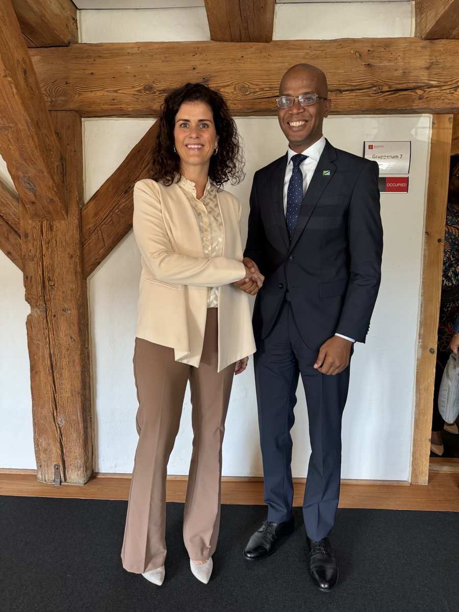 Great meeting with FM @JMakamba of Tanzania on the margins of NAFM24 here in Copenhagen. We talked about Iceland‘s and Tanzania‘s relations, such as our productive collaboration on geothermal energy, where there are ample opportunities for both countries among other investments