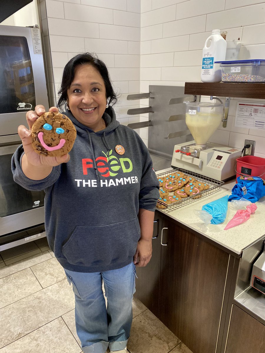 There’s so many smiles to choose from! Get out and buy a @TimHortons #smilecookie for $1.50 in #HamOnt and 100% of the proceeds will support Hamilton Food Share and @Food4KidsHamOnt! Keep going Hamilton 🍪🙌 #everysmilecounts