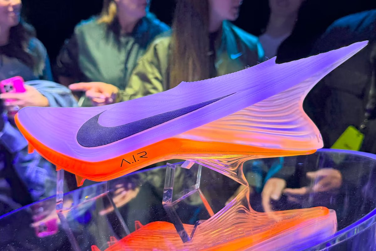 @Nike 2/ Starting with an AI-driven design process that helps boost creativity and reduce iteration time, A.I.R. shoes represent the cutting edge of design technology.

#cuttingedge