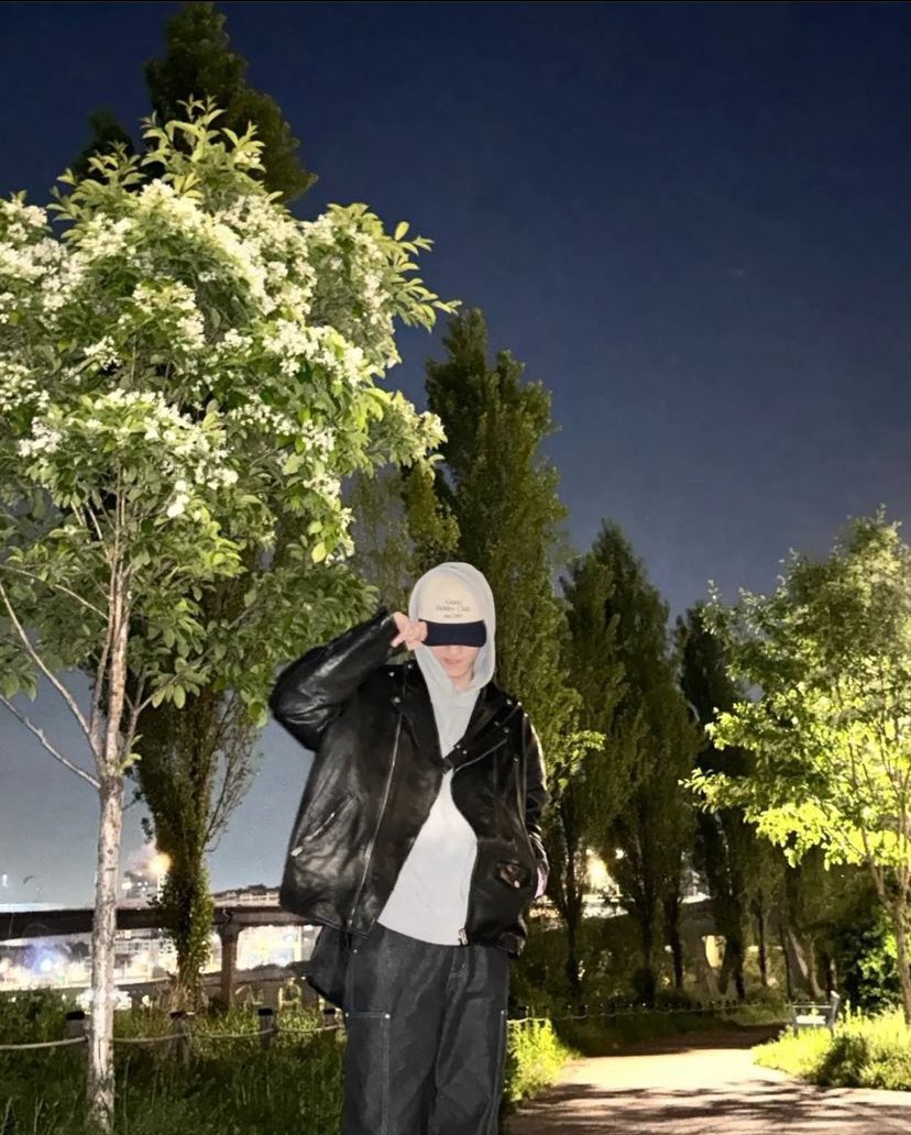 SOOBINSODE's tweet photo. I have a lot of photos in my gallery, but these are my chosen photos. Also, the song that I’ve been listening during the month. How was your April? https://t.co/X1TAPrTPbQ