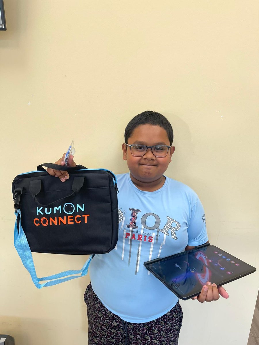 KumonMyersPark's tweet image. Shounak's got that "gotta learn 'em all" look! His new Kumon Connect Pouch is like a treasure chest filled with knowledge, and he's ready to be the ultimate learning champion. 😊😍😉
.
.
.
#KumonConnect #CatchEmAll #LearningGoals #kumon #kumonkid #kumonmath #kumonreading