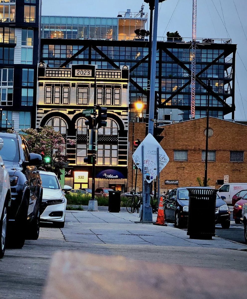 Lit up every night, one of our favorite things to see. 😍 📸: @alleywayy