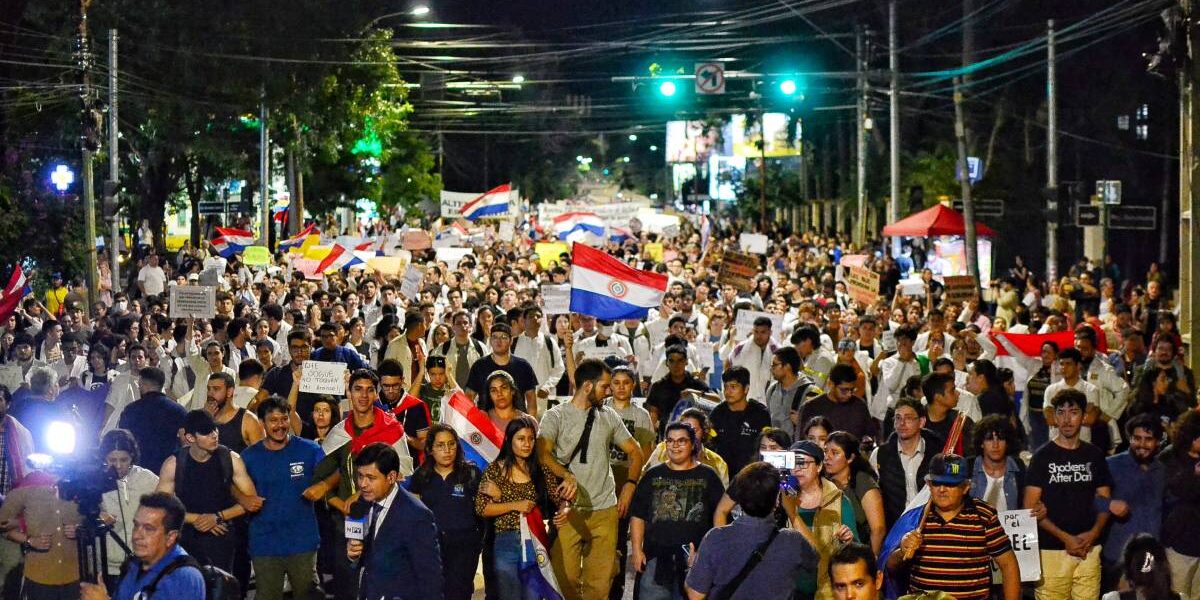 🇵🇾 Paraguay: estudiantes sacuden al país. ¿Qué pasa en el país más olvidado por la prensa sudamericana? ¿Por qué preocupa al gobierno la expansión de la lucha estudiantil? Por @rodrigosavoreti: elresaltador.com.ar/paraguay-estud…