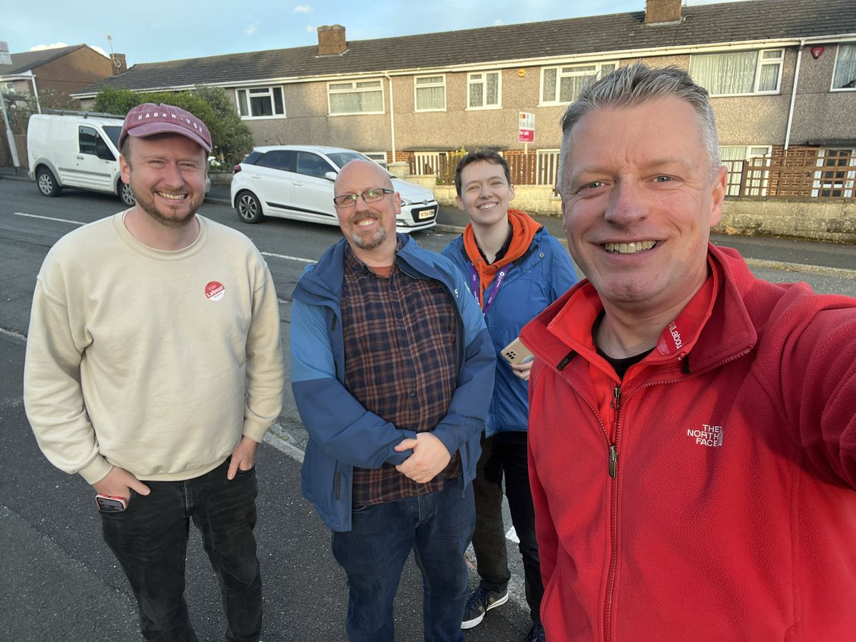 I’ve knocked on doors across #plymouth today with brilliant @uklabour volunteers… ….and we are still going. Out with a late team in Compton Ward supporting @Matt4Compton 🌹