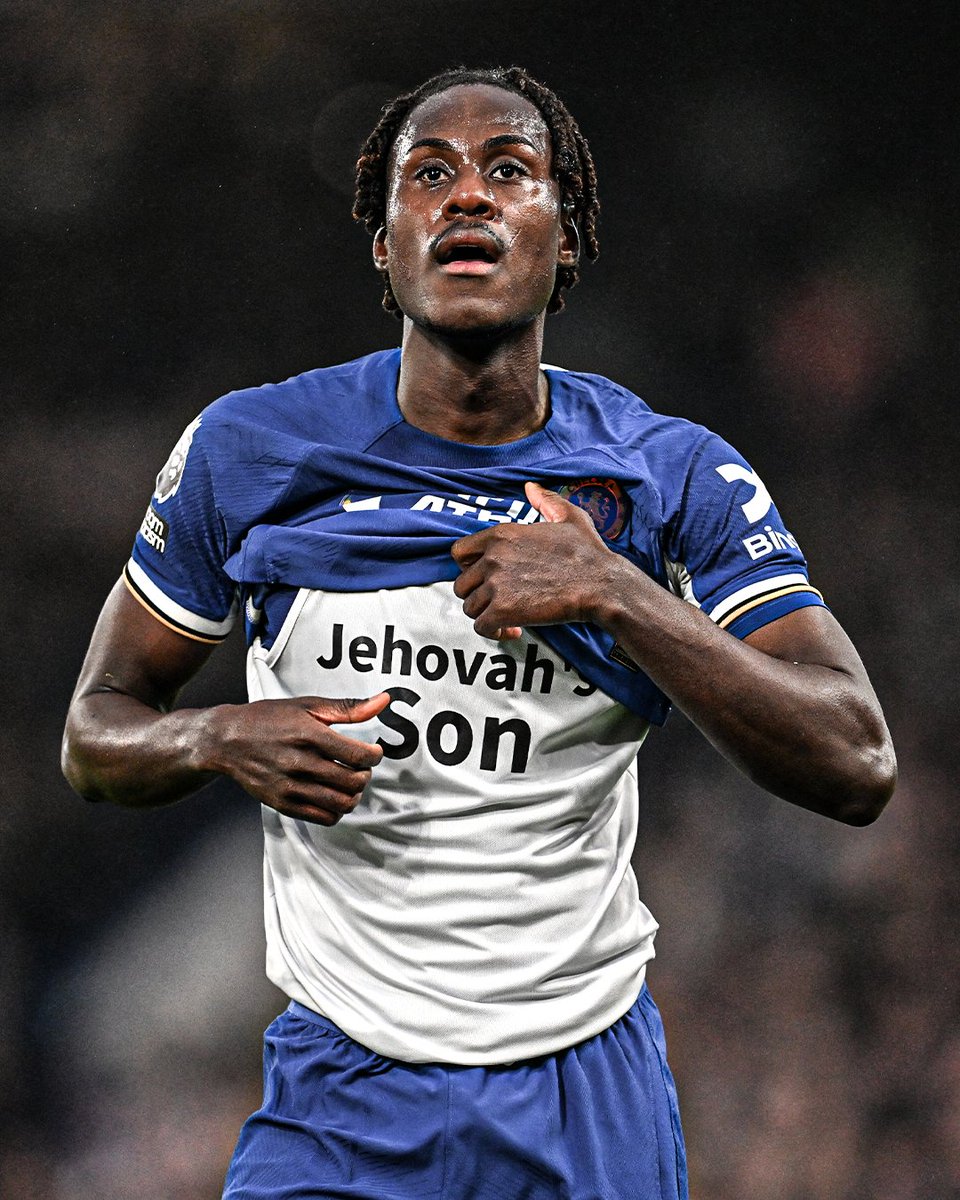 Trevoh Chalobah celebrated his goal vs. Spurs by unveiling a shirt that says 'Jehovah's son' 🙏