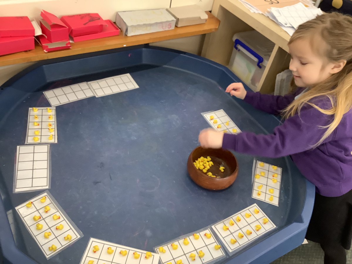 Team lions have consolidation their number lesson in areas of provision. Making 10 fat sausages, ordering numbers to 10 and investigating 10 frames. #BraeburnEy #BraeburnMaths @NCETM @EarlyExcellence
