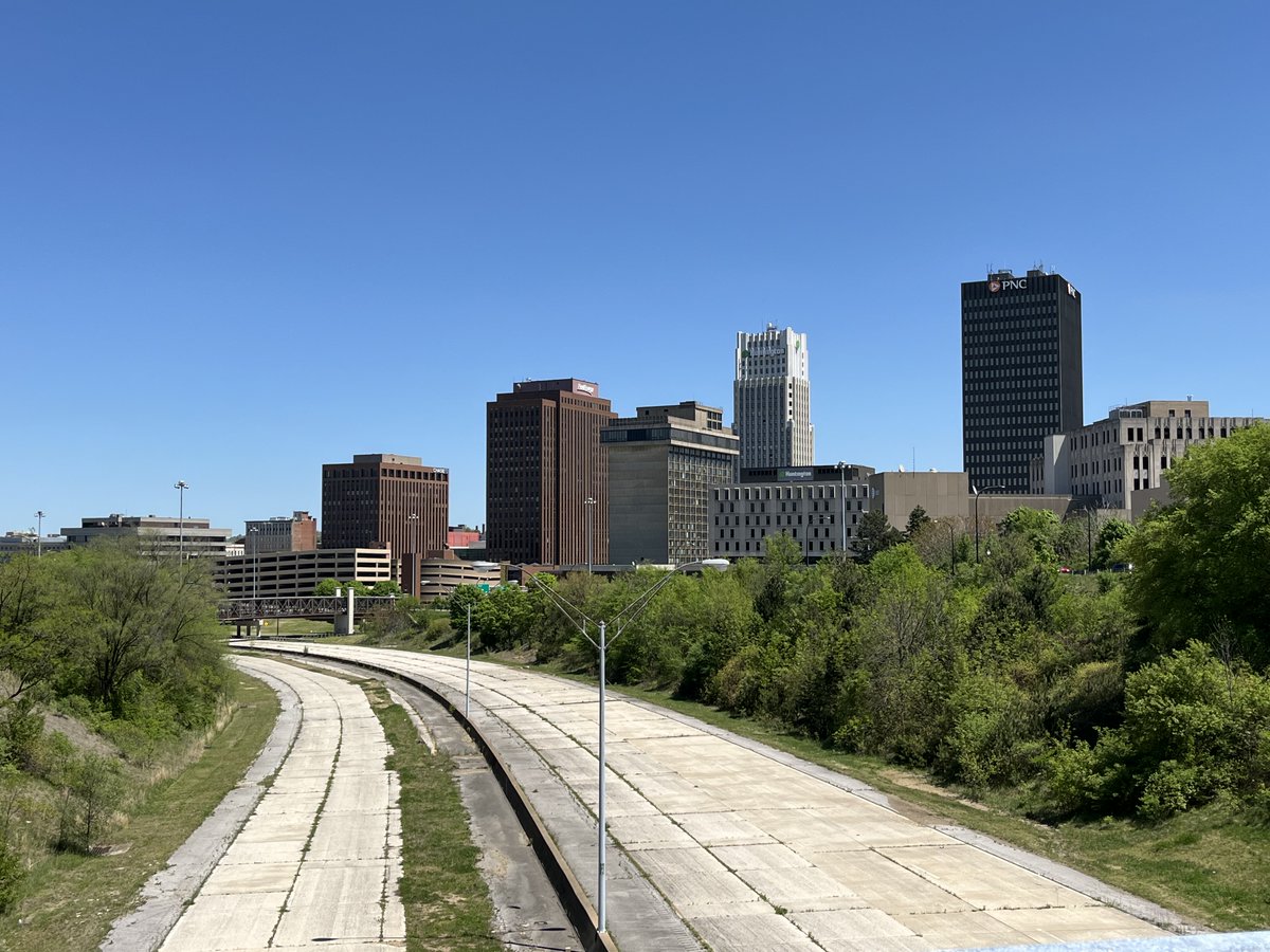 Proud to welcome @ODOT_Statewide Director Jack Marchbanks and other ODOT Regional staff to Akron to tour the Innerbelt & share plans to improve this space. While we are still in the beginning stages of this process, I'm excited to be taking steps in the right direction.