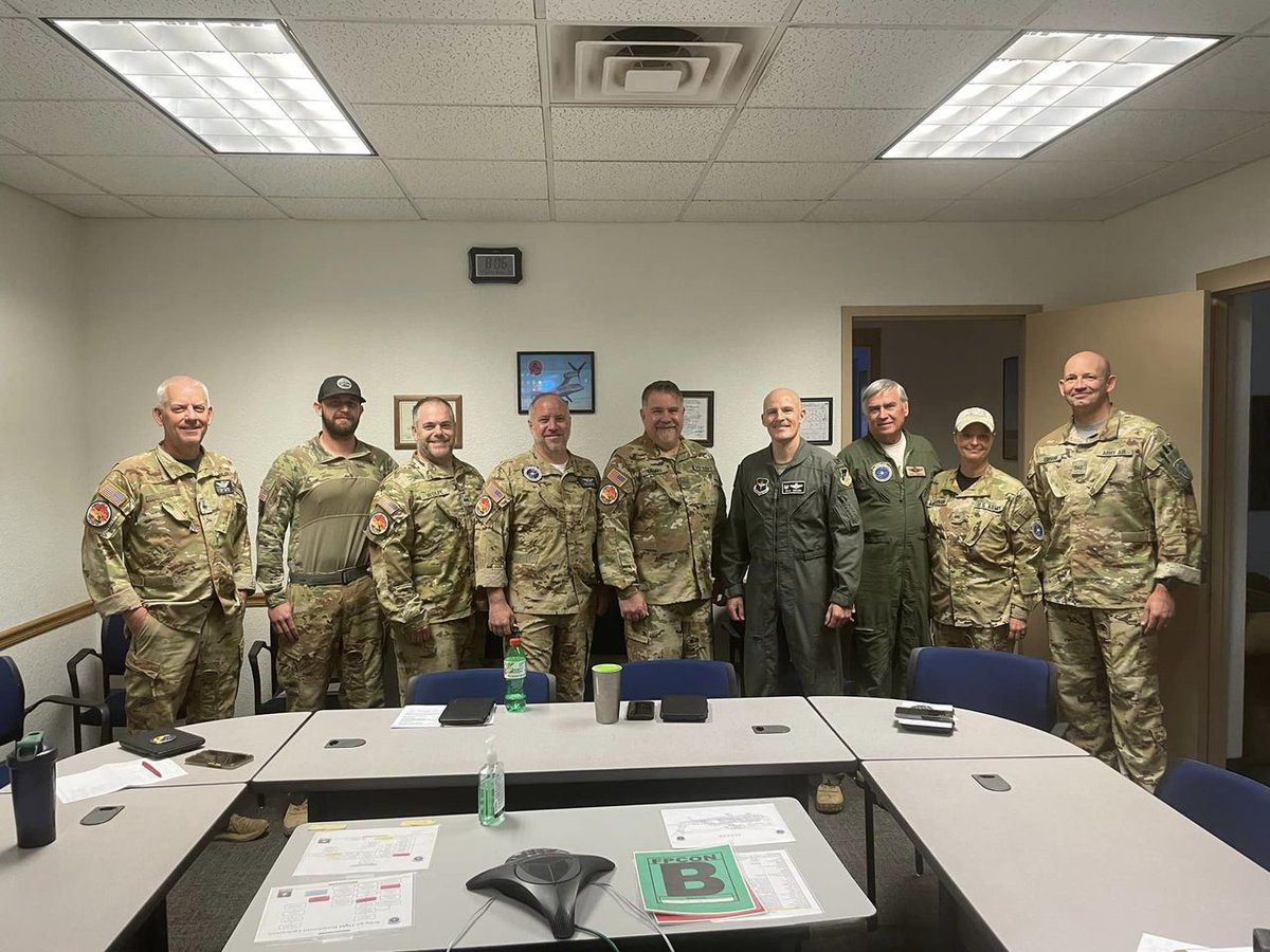 The #WhiteSandsMissileRange #Army Air Flight Detachment flies UH-60s out of #HollomanAFB. They quickly picked up our pilot who ejected from an F-16 with a 2-ship of 60s. Thanks guys!
