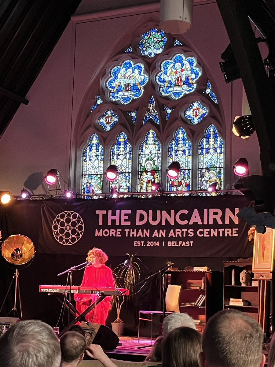 Great pleasure to be celebrating @theduncairn 🎭10th Anniversary 🎉 tonight with a #Suaimhneas💆‍♂️themed music performance by @megannicruairi 🎵 🏴󠁧󠁢󠁳󠁣󠁴󠁿 🎹☘️🎻 #CelticCousins @ArtsCouncilNI @NBelfasthour @Billthunderroad @HantonAndrew @AnneMarieKerr10 @ScullionAmber #supportlocal #Arts