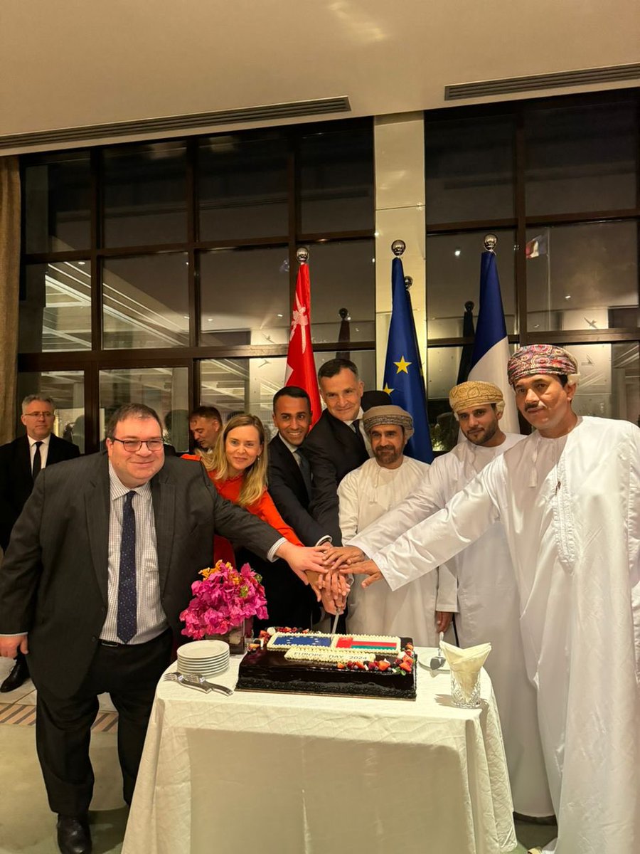 The EU Ambassador co-hosted with his French counterpart a Europe Day reception in Muscat where the occasion was celebrated among our Omani friends. #EU and #Oman continue to be close partners in various fields from trade and energy to higher education and maritime security.🇪🇺🇫🇷🇴🇲