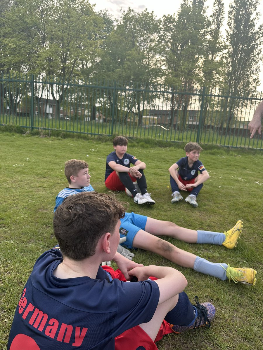 Woolton Germany (@wooltongermany) on Twitter photo Nasty injury for Fin A in @BVDJFLfixtures vs <a href="/LiverJuniors/">Liver Juniors FC</a>, thanks to the league & parents from both teams for help while waiting for the ambulance, speedy recovery Fin lad💪🏻 Boys attitude first rate re the game, fought for everything & got a share of the points <a href="/WooltonJuniorFC/">MSB Woolton FC</a> Nasty injury for Fin A in @BVDJFLfixtures vs <a href="/LiverJuniors/">Liver Juniors FC</a>, thanks to the league & parents from both teams for help while waiting for the ambulance, speedy recovery Fin lad💪🏻 Boys attitude first rate re the game, fought for everything & got a share of the points <a href="/WooltonJuniorFC/">MSB Woolton FC</a>