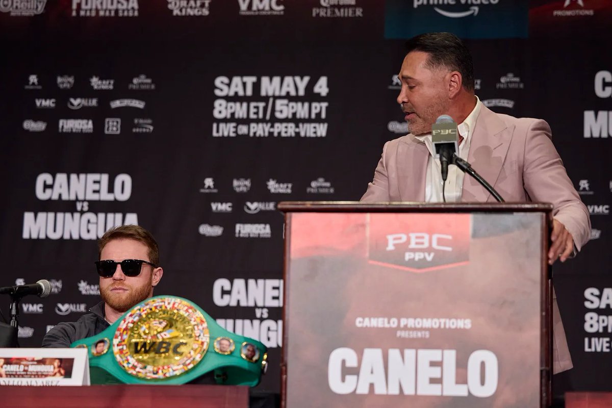 Animosity between @Canelo & @OscarDeLaHoya spills over at presser for #CaneloMunguia as they tear into each, nearly come to blows. Read & sign up for my #boxing newsletter for full coverage from Vegas: danrafael.substack.com/p/canelo-de-la… @GoldenBoyBoxing @makeawar @CANELOTEAM @ppv_com