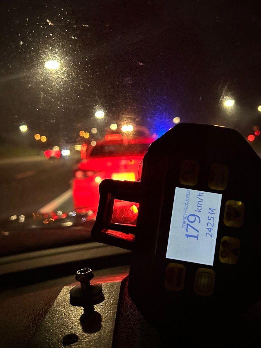 A #AuroraOPP officer stopped a vehicle going 179 kph on #Hwy404 SB at Steeles Ave at 2am on Sunday morning. The 39 yr old male from Toronto was charged with #StuntDriving & #CarelessDriving. #14DayVehicleImpound #30DayLicenceSuspension #SlowDown ^ss