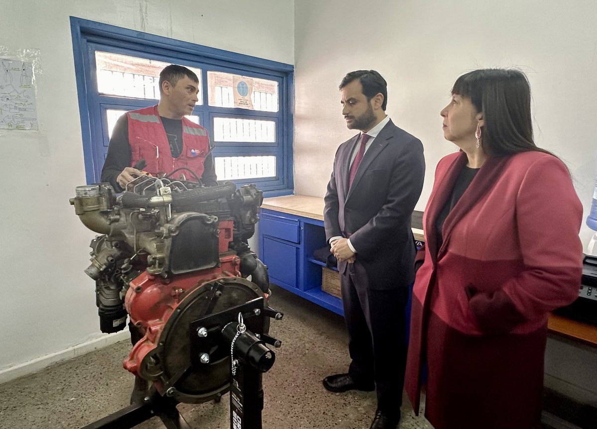 Inauguramos el taller formativo de @Sename_gobierno Limache, en alianza con Komatsu Cummins. En ARCHI, Presidente @GabrielBoric señaló: “Si nosotros no nos tomamos en serio la reinserción (…) y no logramos cortar esa cadena, al final seguimos trabajando con una bomba de tiempo”