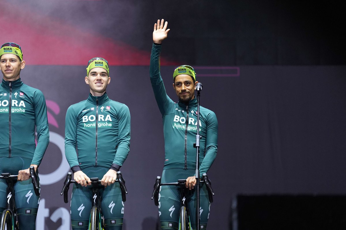 giroditalia's tweet photo. 🇨🇴 He's got wings when the road goes up, even without an energy drink sponsor, hello @danifmartinez96 

#Giro https://t.co/7ouc1JjZZn