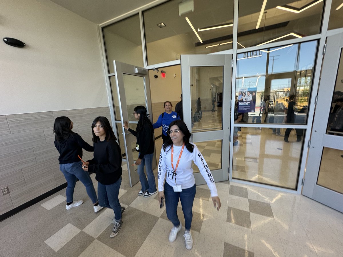 We had a great visit from Eastwood MS this morning! The Ysleta Career and Technical Center is open to all ⁦@YsletaISD⁩ 11th grade students! #CCR