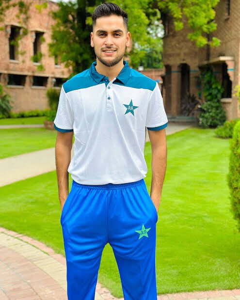 SNGPL’s head coach @MHafeez22 benched @mehranmum for straight 4 matches in President’s Cup. He got chance in fifth match, on a pacer-friendly wicket, and he proved once again that what he has to offer. Bowled 7 overs and conceded just 23 runs

Well done Mehran, your time will…