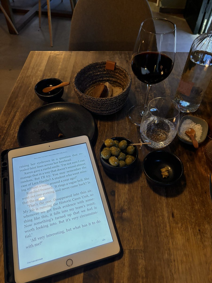 A meal at a nice restaurant with the latest @valmcdermid  to keep me company. I am very much enjoying Malaga. #LivingTheLifeIHave