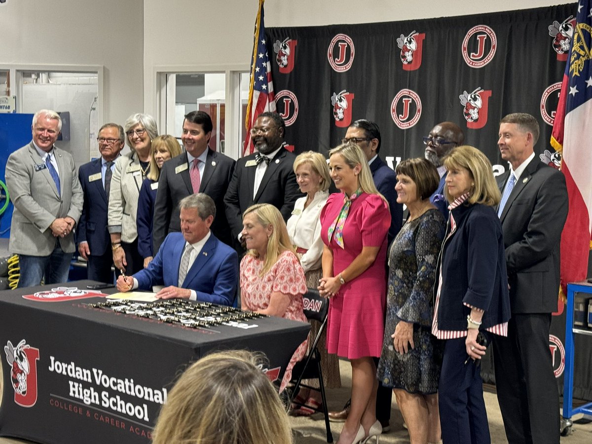 A great @TCSG day to be with @govkemp as he signed several bills to support #workforcedevelopment in Georgia!!  #highdemandcareers #apprenticeships #dualenrollment