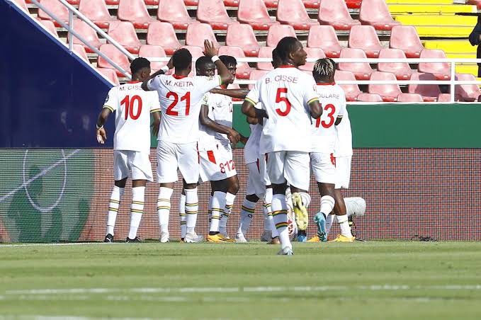 🇬🇳 Dari 27 pemain Timnas Guinea U-23,

20 Pemainnya bermain abroad di Luar Negeri. 16 diantaranya bermain di Eropa.🫣

🇫🇷 4 Pemain
🇹🇷 3 Pemain
🇬🇷 2 Pemain
🇧🇪 2 Pemain
🇨🇭 1 Pemain
🇦🇿 1 Pemain
🇪🇸 1 Pemain
🇦🇹 1 Pemain
🇽🇰 1 Pemain

74.1% dari skuat bermain Abroad!😨