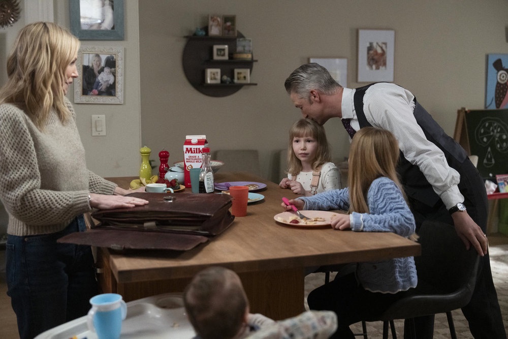 Grayvn_'s tweet photo. Ok so if we could just get a picture of the whole rollisi family on Carisi's desk and Kelli back next season and David replaced that's my svu wish list fulfilled https://t.co/qfPdJZvopa