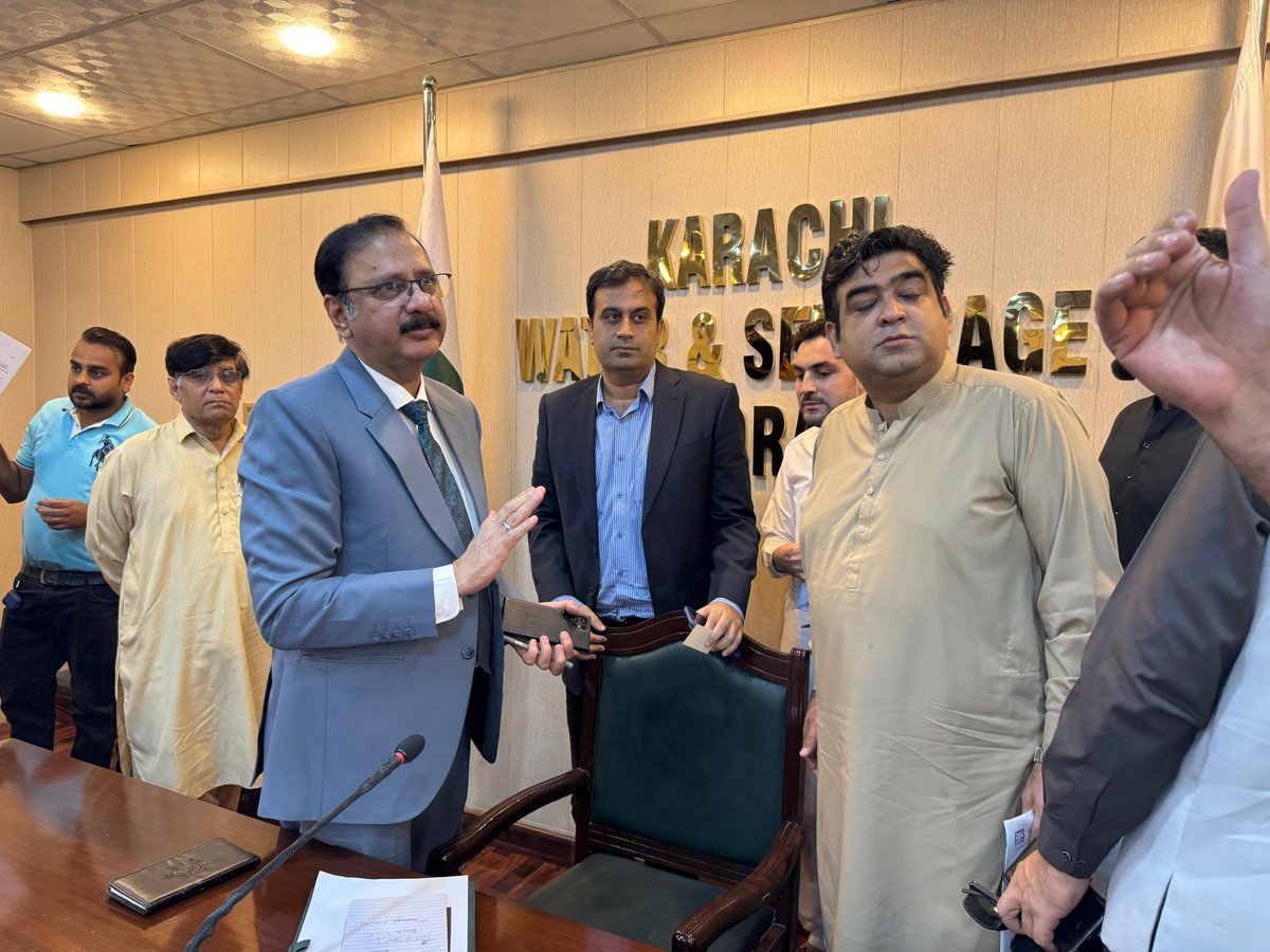 RehanBandukda's tweet photo. On May 2nd, Rehan Bandukda, MPA for PS 110, convened with Engr. Asadullah Khan, COO of KWSB, and his team at the Karachi Water and Sewerage Board to address pressing community concerns. The primary issue highlighted was the decline in water supply to Clifton Blocks and various... https://t.co/Ao11cxm9mj