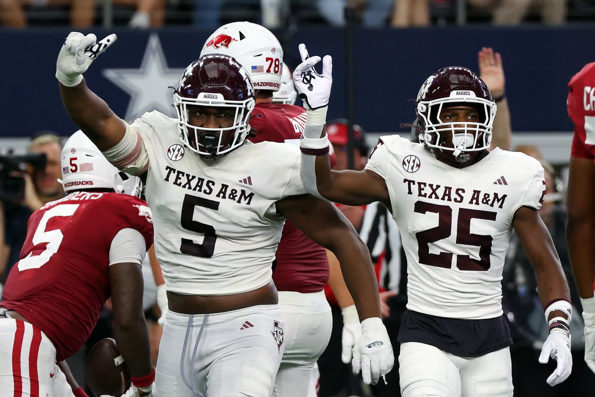 Beyond blessed to receive an offer from Texas A&M University!! @CoachIsh_ @SpenceChaos @coachjames29 @Coach_I_Cooper @myersparkfball #AGTG #GigEm