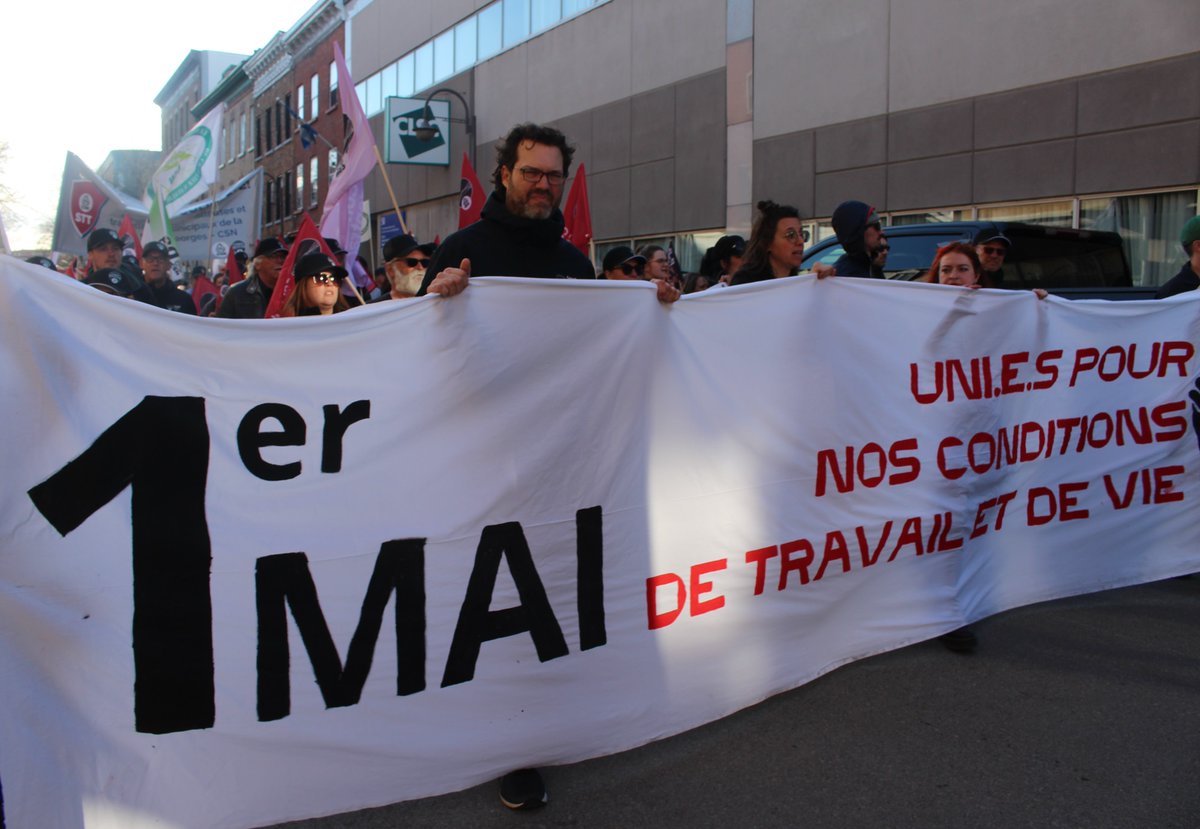 Plus de 400 personnes ont marché à Québec pour souligner la Journée internationale des travailleurs et des travailleuses.
 droitdeparole.org/2024/05/1er-ma… @FIQSante <a href="/laCSN/">CSN</a>  <a href="/repac0312/">RÉPAC 03-12</a>