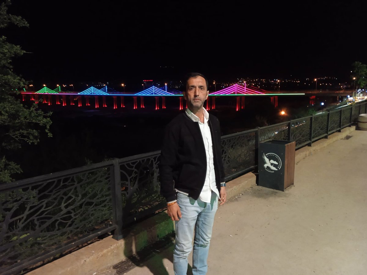 Bir Bedenin içinde Ancak  Anlatabilirim Seni Gün  Işıklarında İlk ŞAFAĞIN 'da Seviyorum Seni ÇEWLİG 🌹✌️