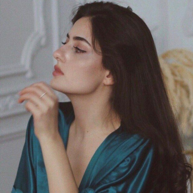 أنثى قوية رغم كل يأسها.💕
A strong woman despite all her despair.