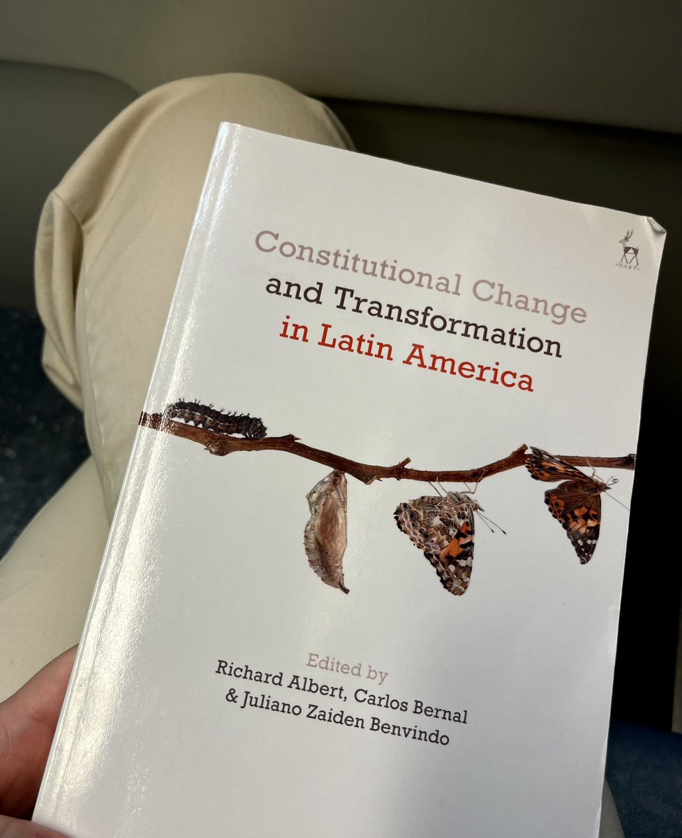A faithful DC metro companion. Been working through this excellent collection of constitutional scholars over the past year since first grabbing it in Bogotá. Includes essays on judicial review of constitutional amendment, reform, etc. @RichardAlbert @carloslbernal @JulianoZaiden