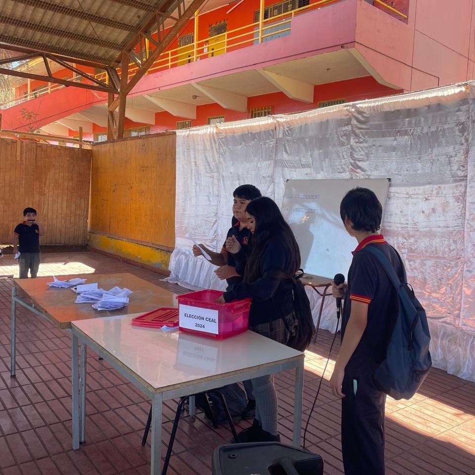 ¡Escuela España de Vallenar inicia elecciones del Centro de Estudiantes (CEAL)! 🗳🎉 ¡Que avance la participación y la democracia estudiantil! #EleccionesCEAL