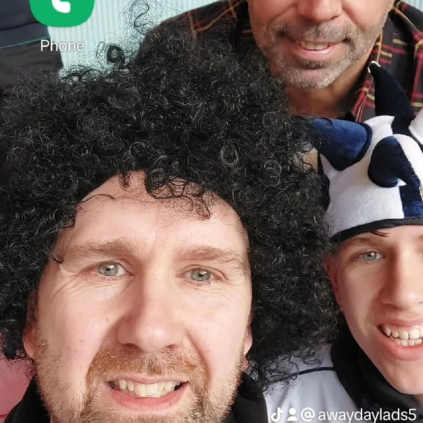 bolton fan of 35 years had his Ivan campo shirt on at last years papa John's trophy final and ivan campo came over for a picture with him and his son 👏 
 
#casual  #hooligans  #whites #bwfc #wanderers #boltonwanderers #campo #ivancampo